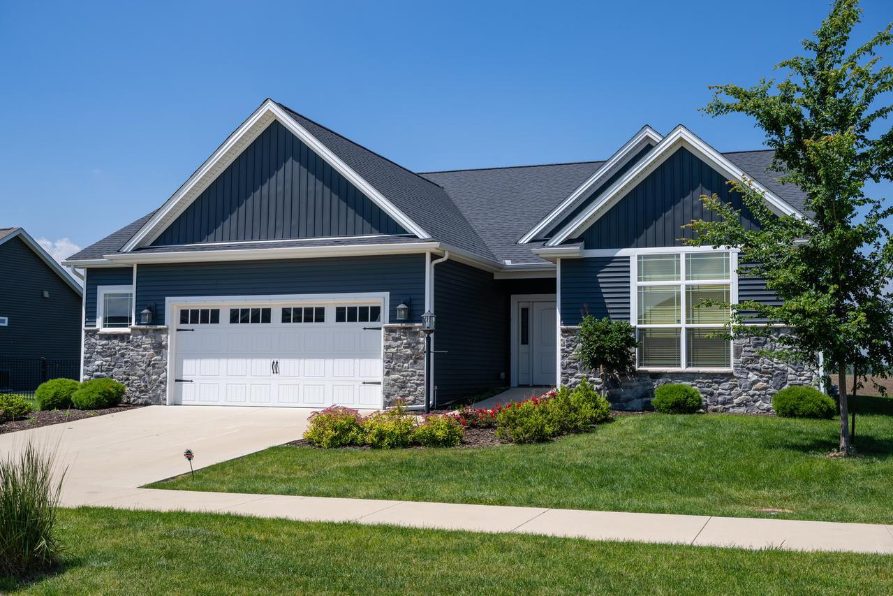 910 Declaration Dr., Savoy, IL 61874