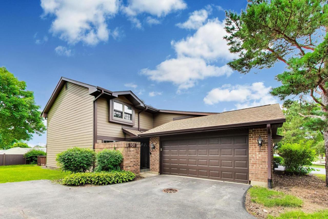 101 Indian Tr., Westmont, IL 60559