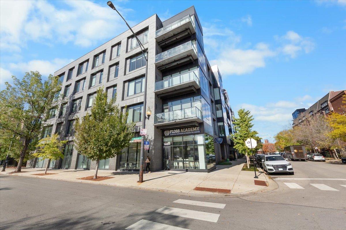 6 N Bishop St. #206, Chicago, IL 60607