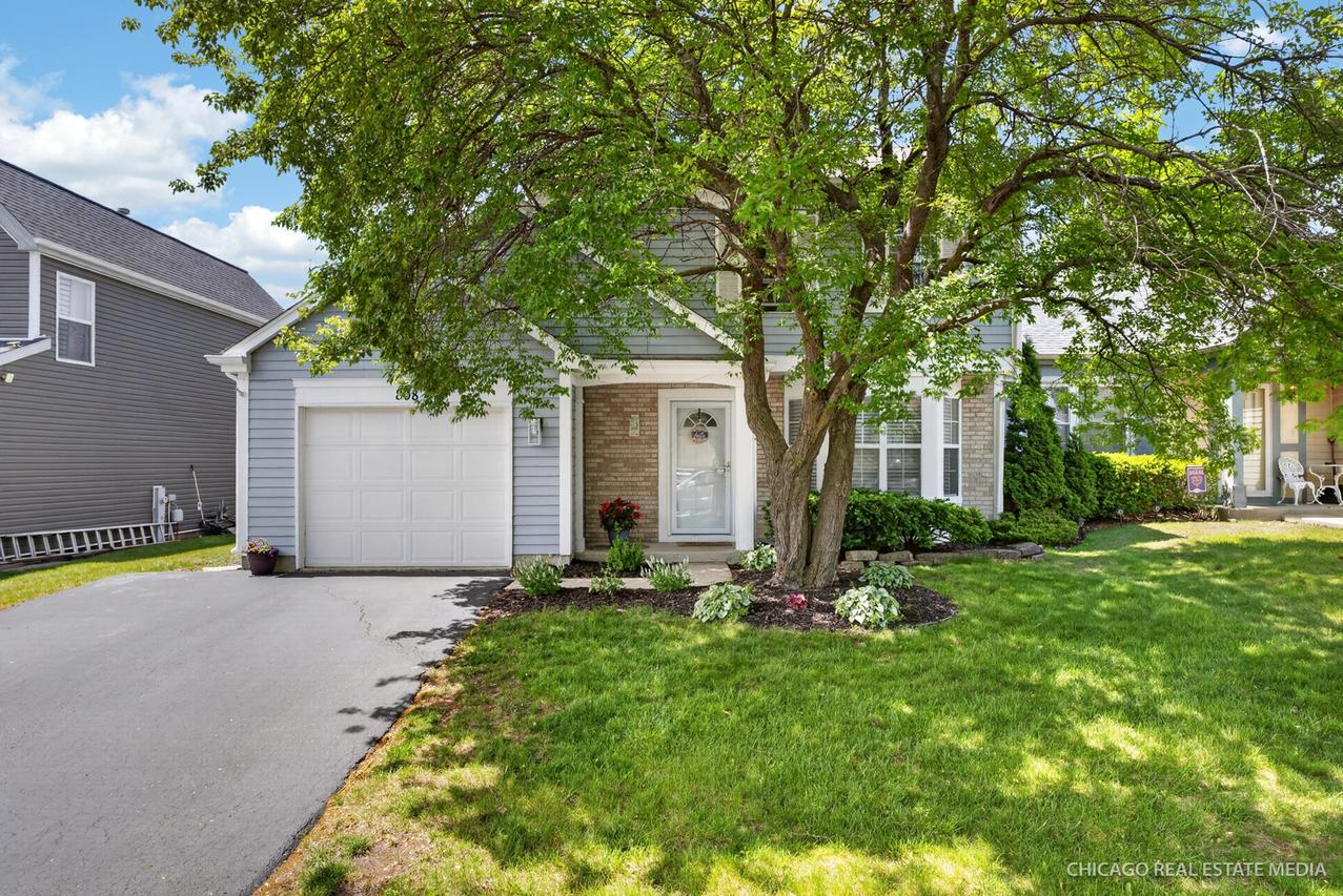 808 Castleton Ct., Mundelein, IL 60060