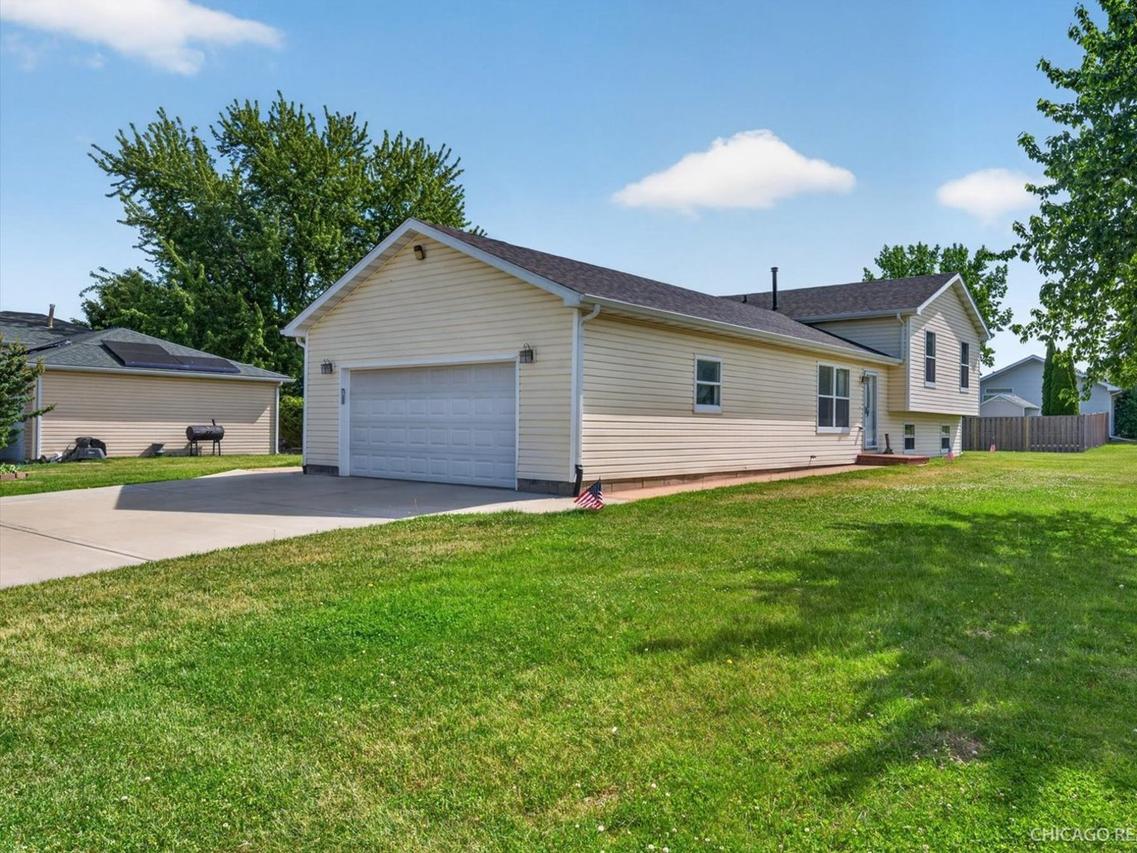 909 Northfield Ave., Harvard, IL 60033