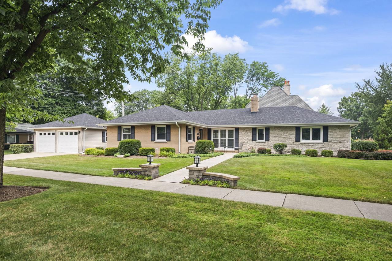 518 S See Gwun Ave., Mount Prospect, IL 60056