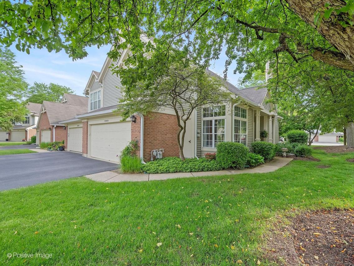 30W032 Laurel Ct., Warrenville, IL 60555