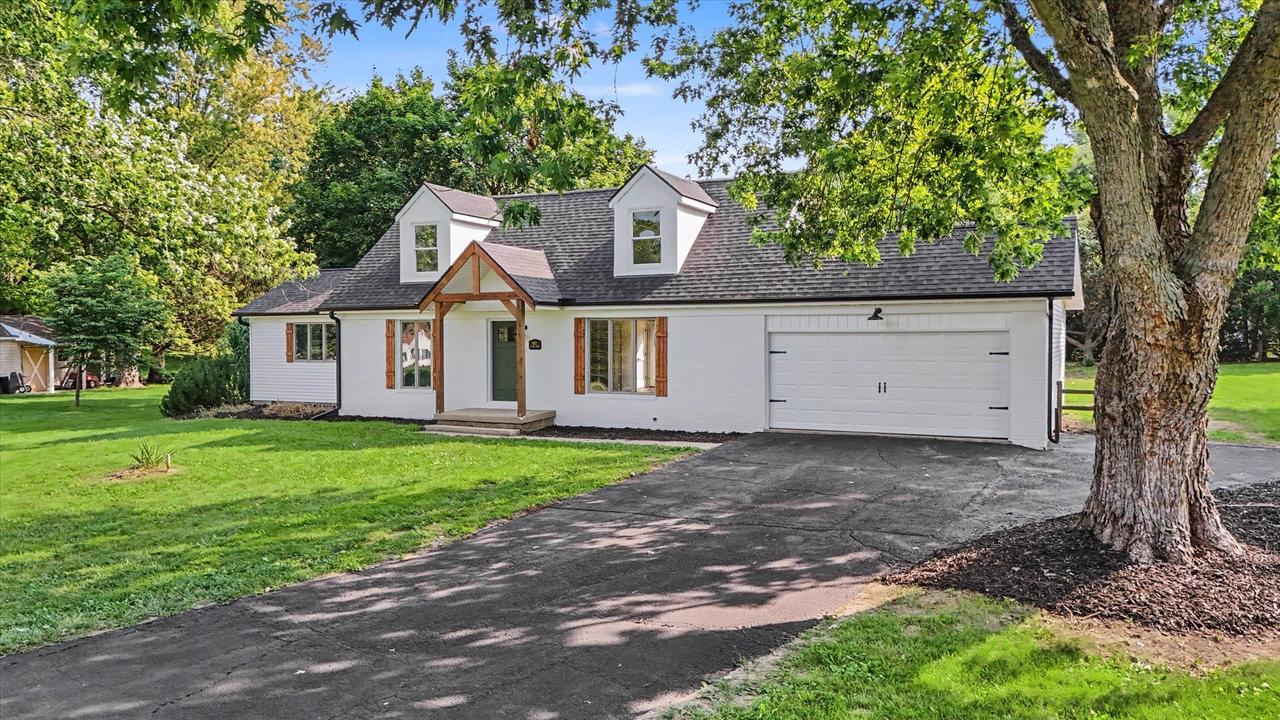 502 Hillside Dr., Mahomet, IL 61853