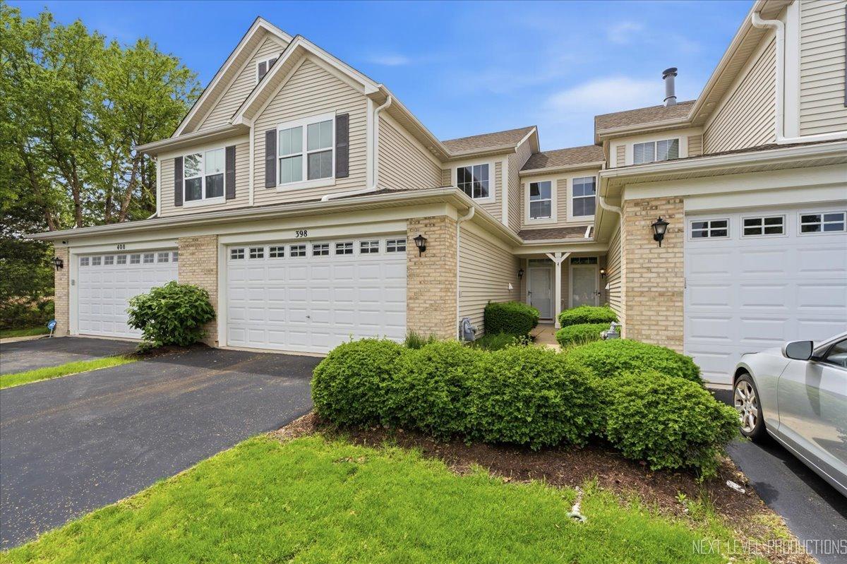 398 Chesapeake Ln. #2, Oswego, IL 60543