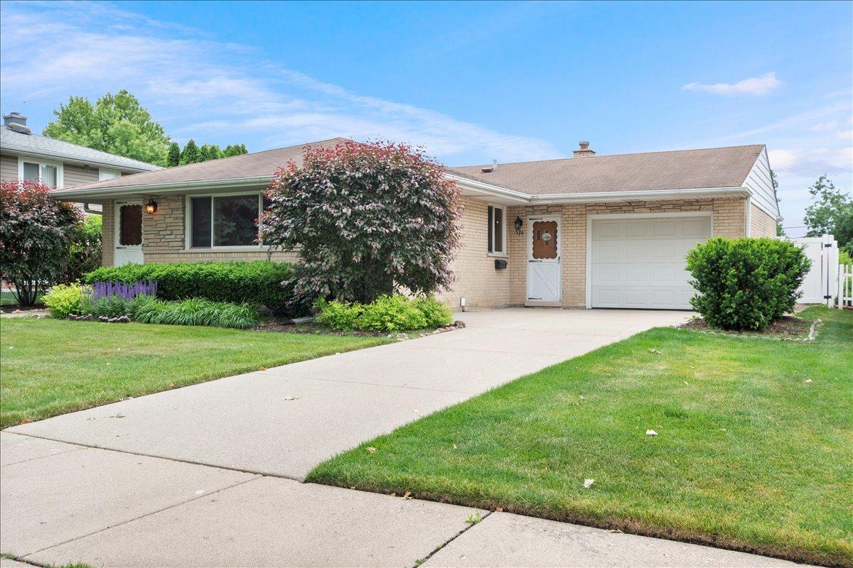 536 Farthing Ln., Des Plaines, IL 60016