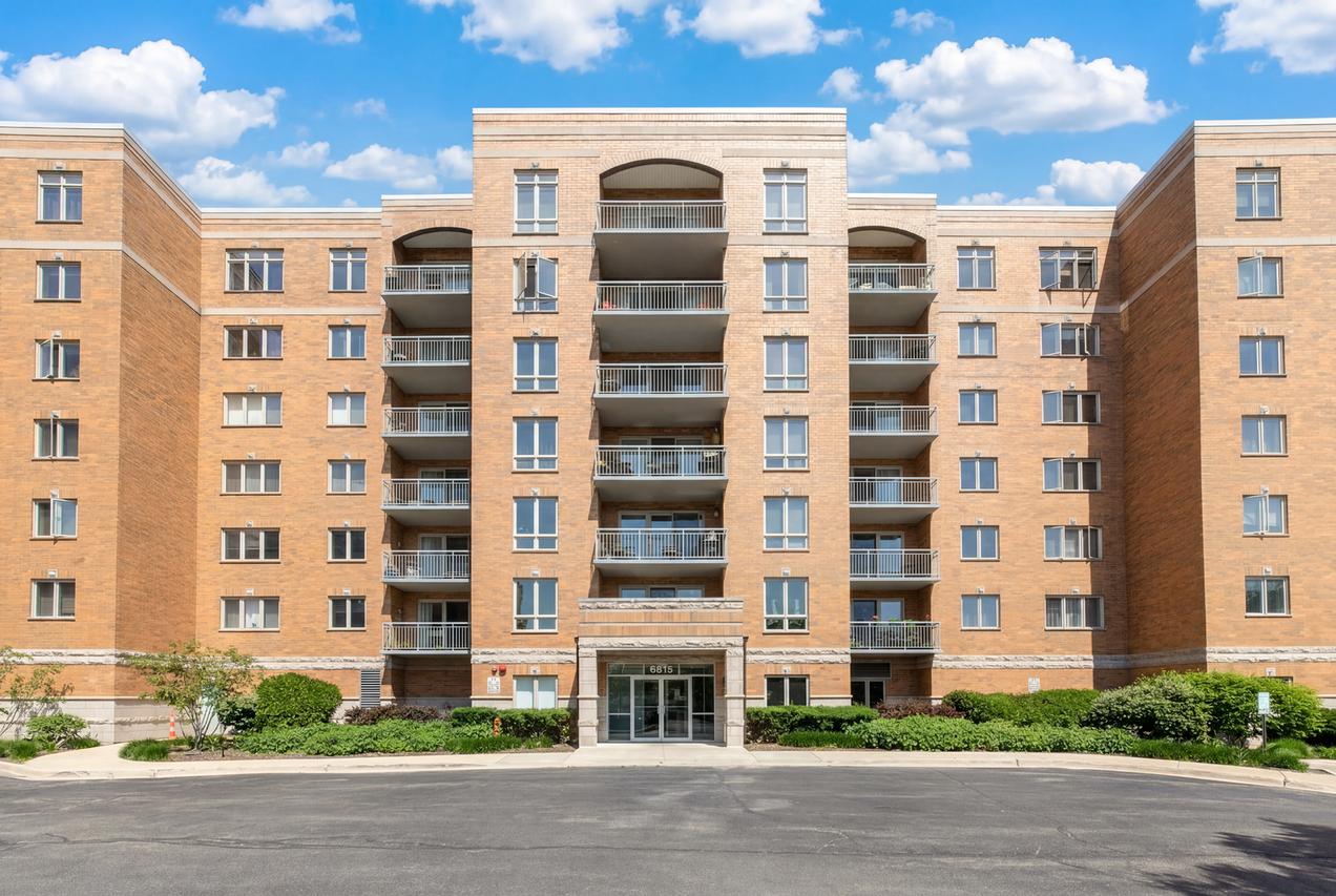 6815 N Milwaukee Ave. #605, Niles, IL 60714