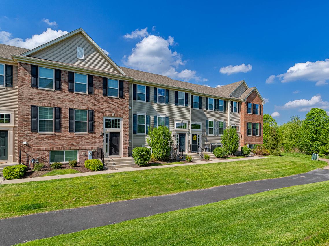 1609 Deer Pointe Dr., South Elgin, IL 60177