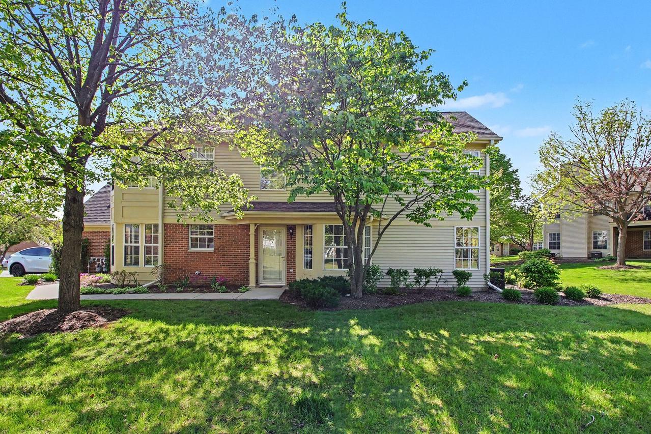 530A Pembrook Ct. #-, Crystal Lake, IL 60014