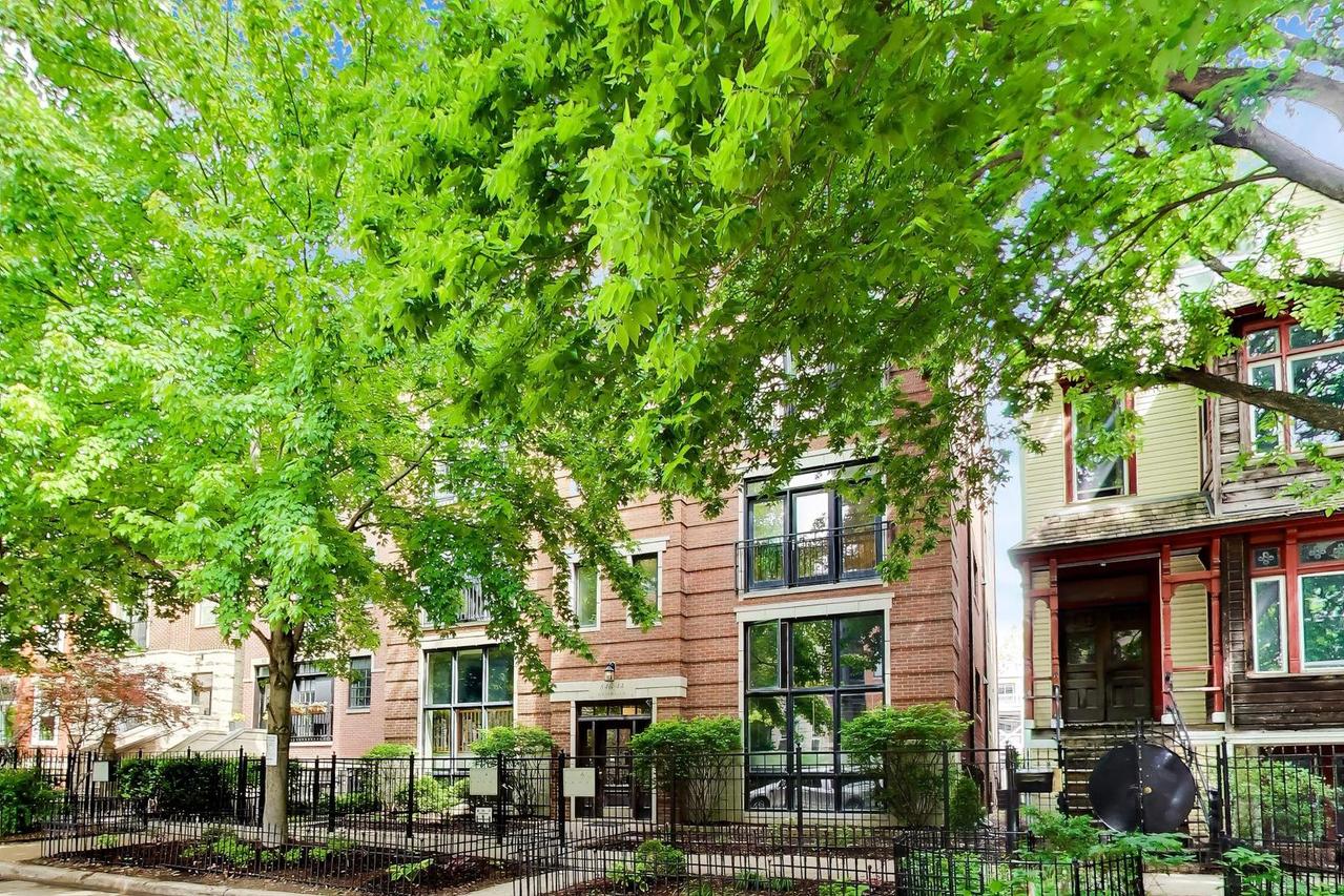 844 W Roscoe St. #2E, Chicago, IL 60657