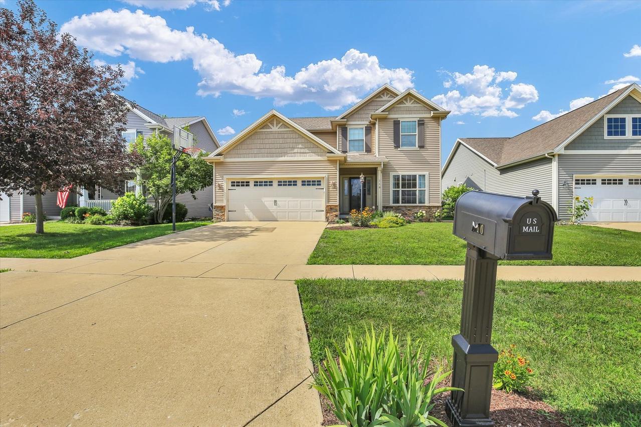 110 Blazing Star Dr., Savoy, IL 61874