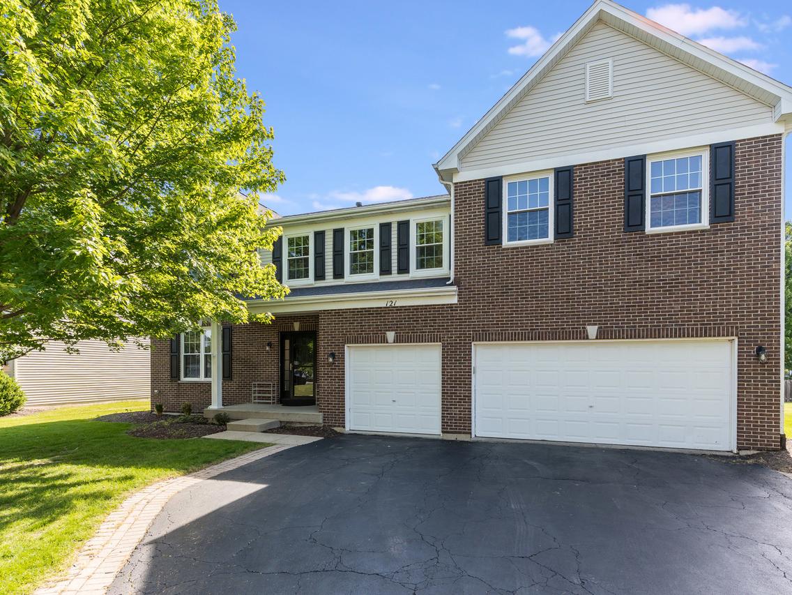 121 Augusta Dr., Gilberts, IL 60136