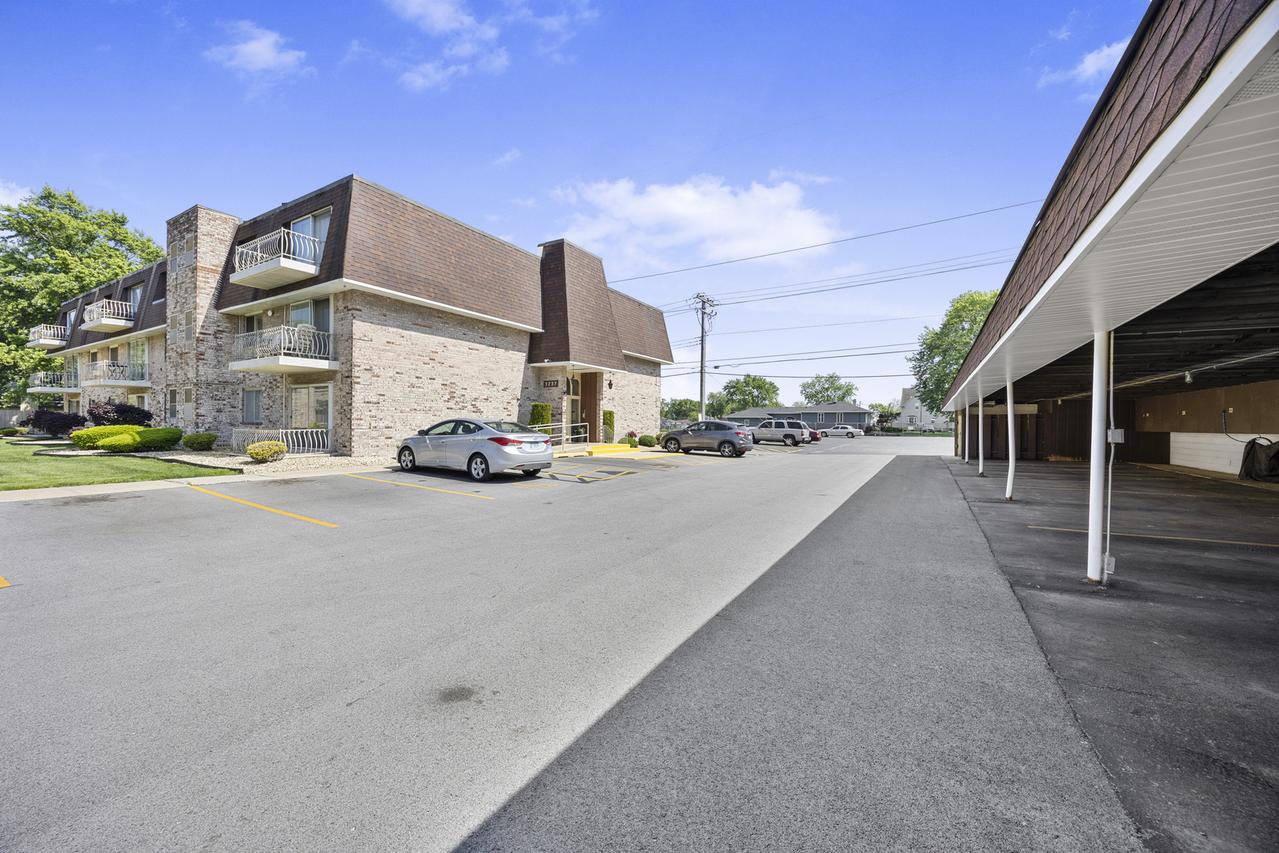 3237 S Manor Dr. #110, Lansing, IL 60438
