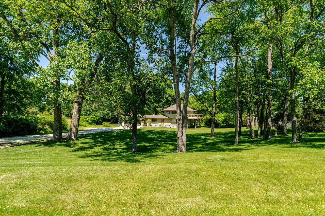 19866 Lakewood Dr., Bloomington, IL 61705