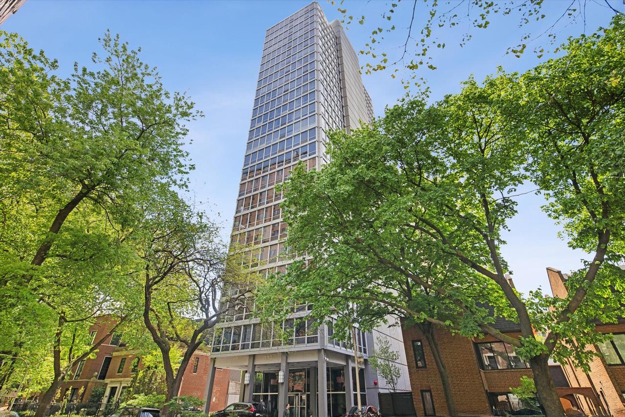 339 W Barry Ave. #24A, Chicago, IL 60657