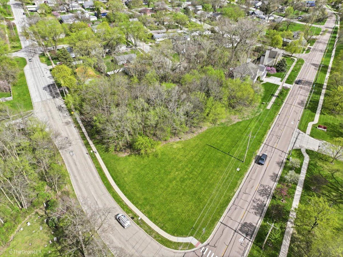 1009 S 9th Ave., St. Charles, IL 60174