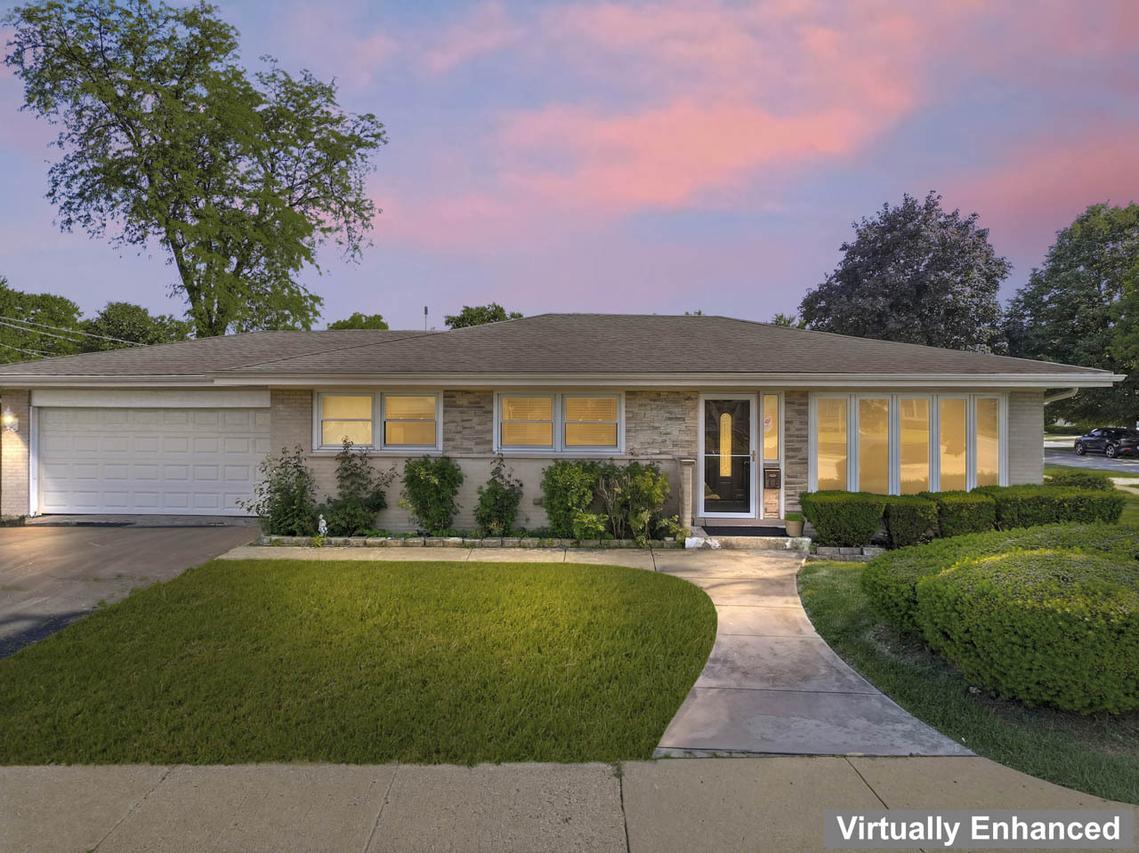 2001 Plainfield Dr., Des Plaines, IL 60018