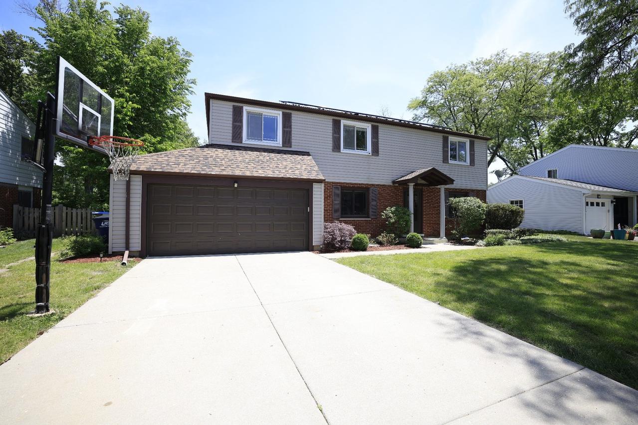 121 Pine St., Deerfield, IL 60015