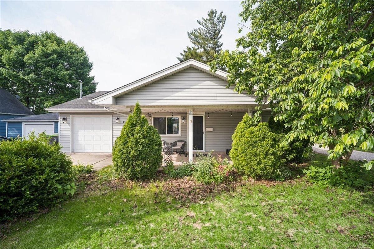 221 Clay St., Montgomery, IL 60538
