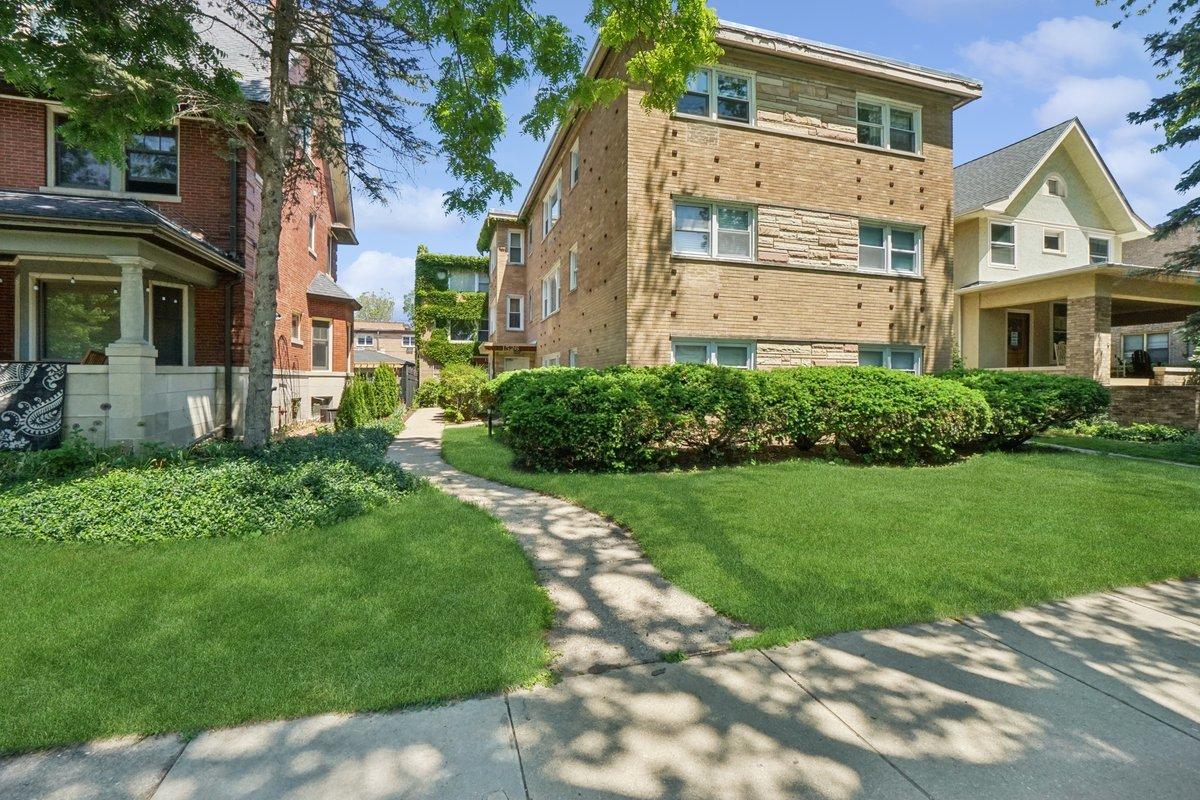 1528 W Chase Ave. #2C, Chicago, IL 60626