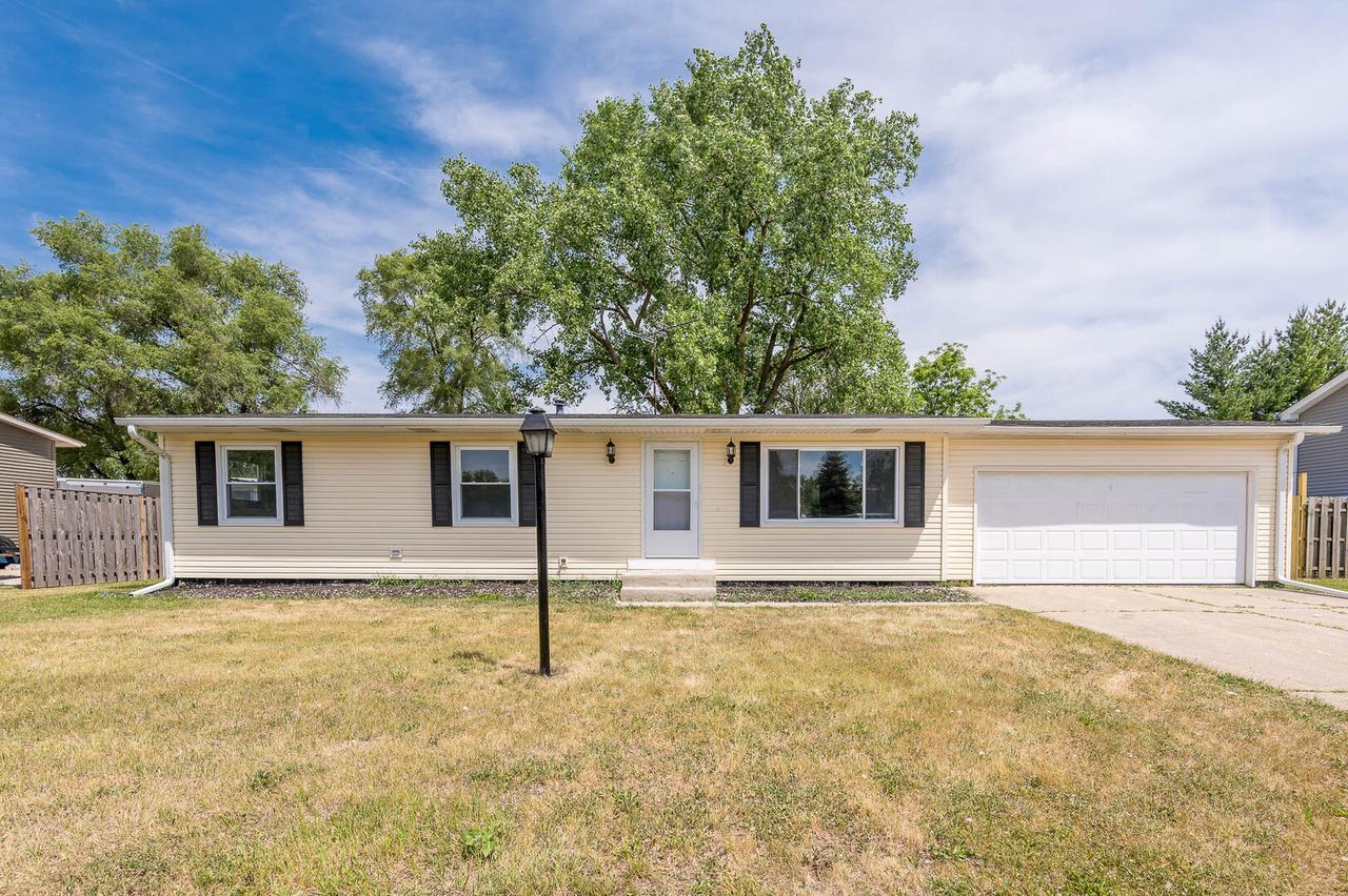 2212 Fairview Ln., Mchenry, IL 60051