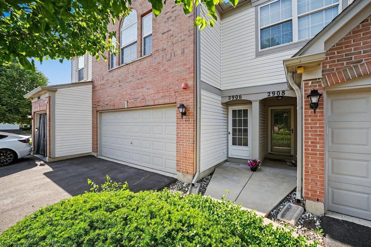 2906 Stonewater Dr., Naperville, IL 60564