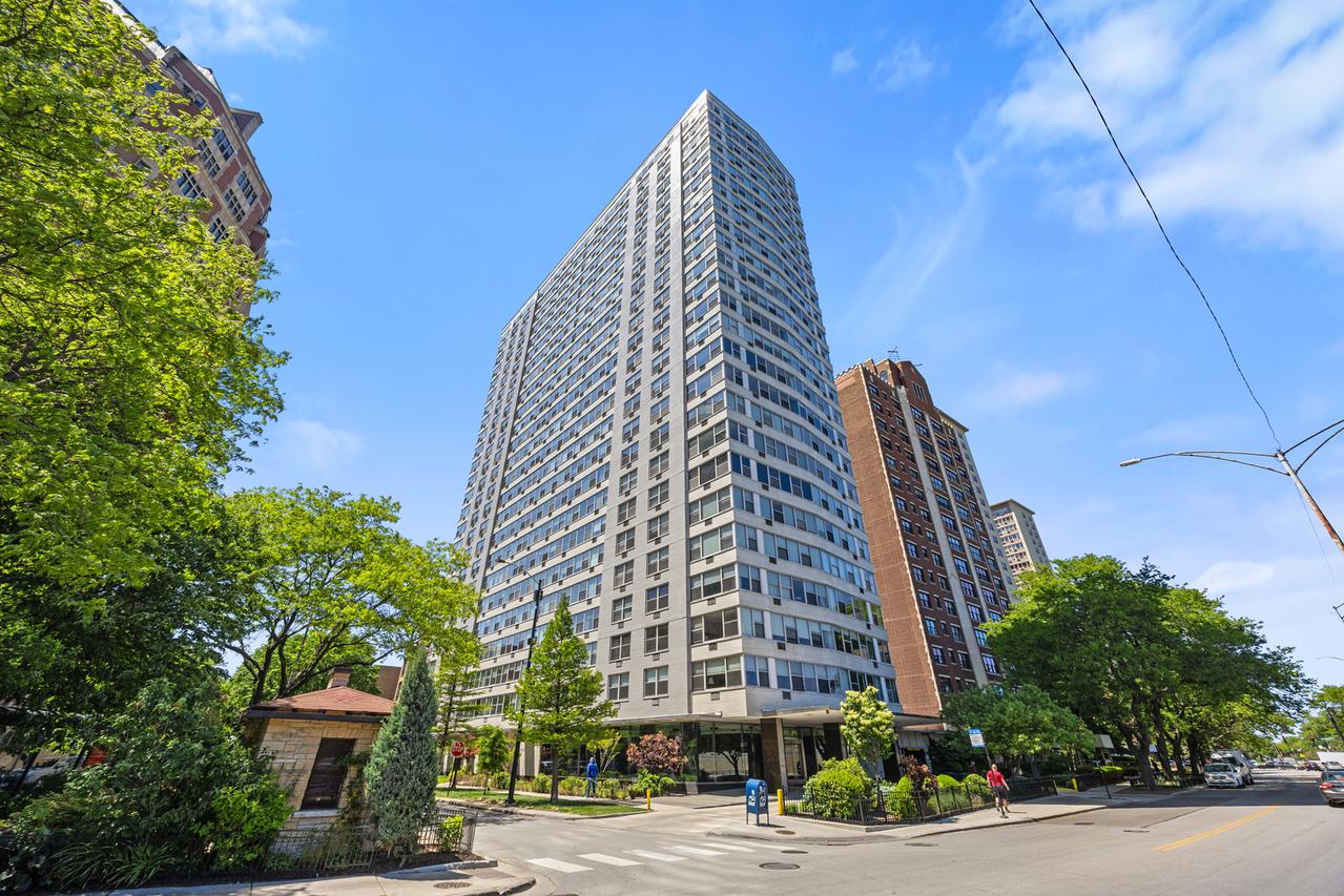 3900 N Lake Shore Dr. #13B, Chicago, IL 60613