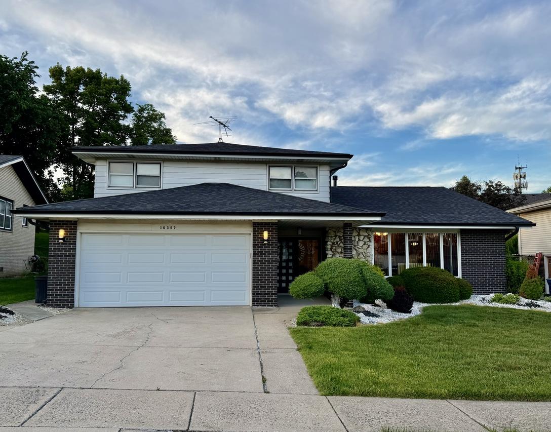 10359 Winter Park Dr., Palos Hills, IL 60465