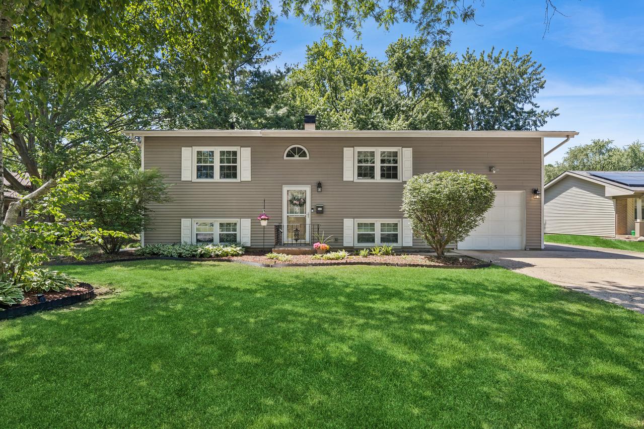 725 Wiltshire Ct., Crystal Lake, IL 60014