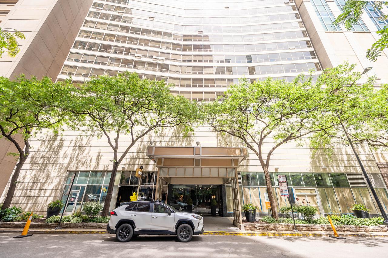 110 E Delaware Pl. #1702, Chicago, IL 60611