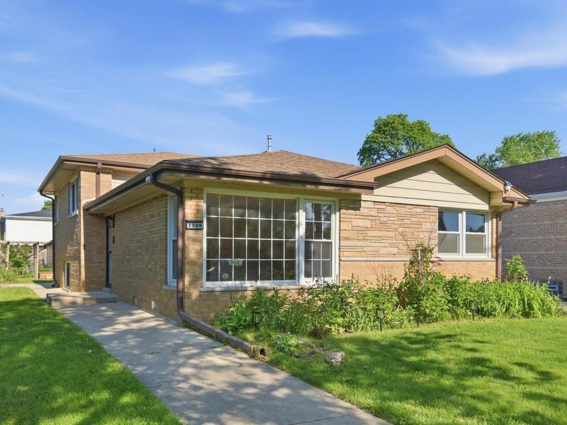 7506 Kilbourn Ave., Skokie, IL 60076