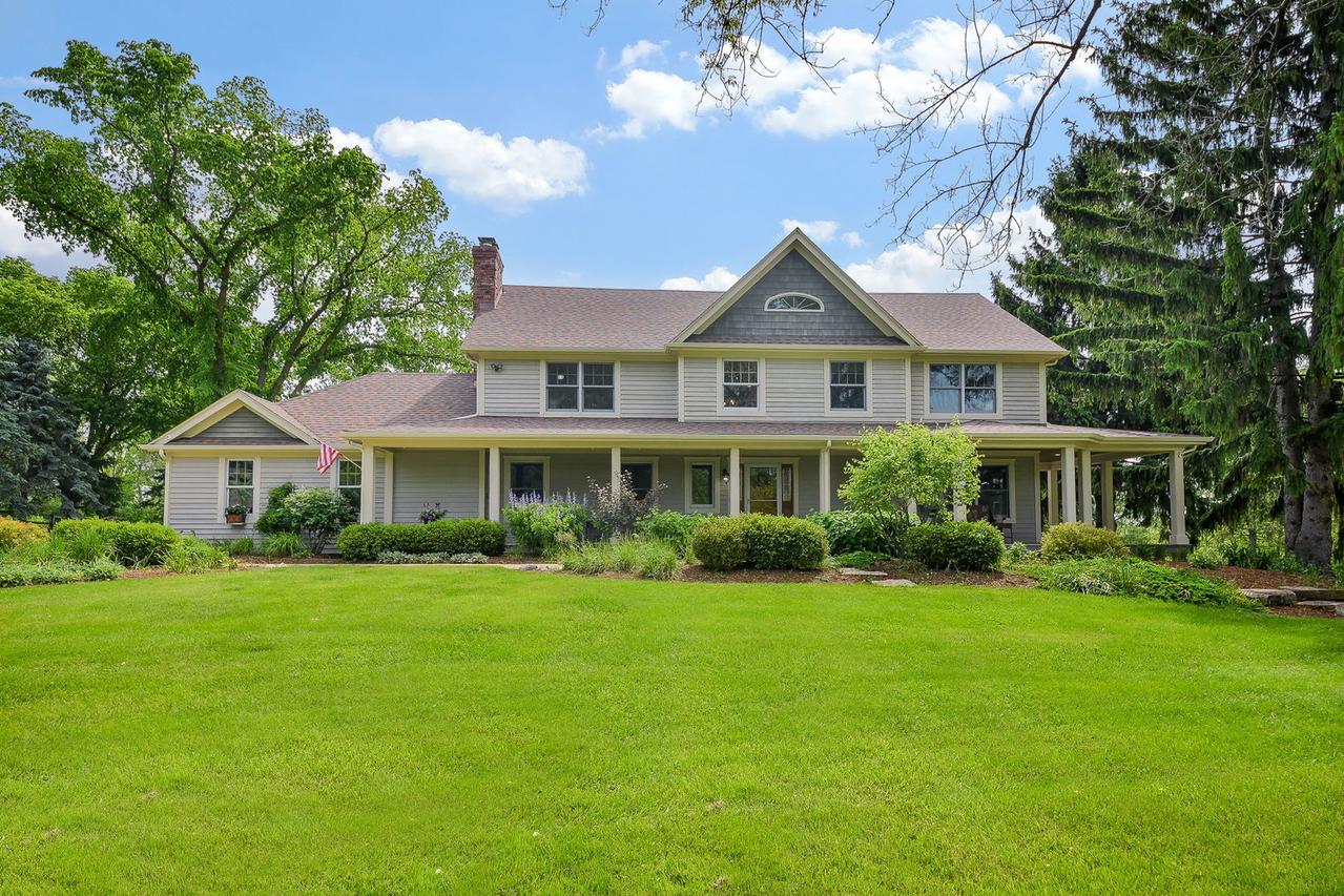 41W555 Wayne Dr., St. Charles, IL 60175