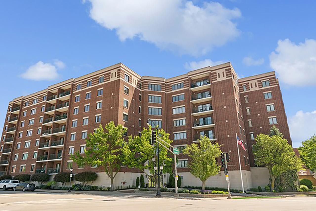 201 N Vail Ave. #207, Arlington Heights, IL 60004