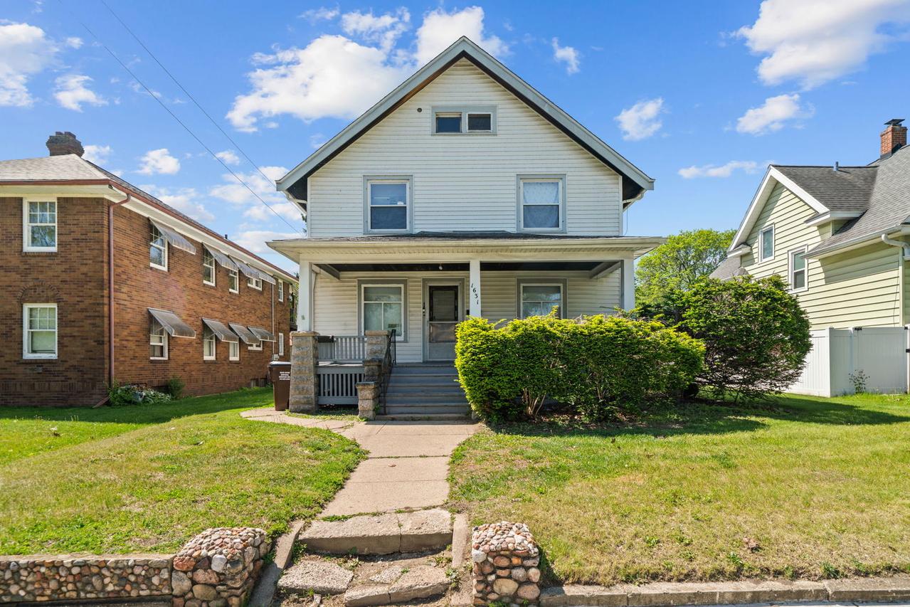 1631 8th Ave., Rockford, IL 61104