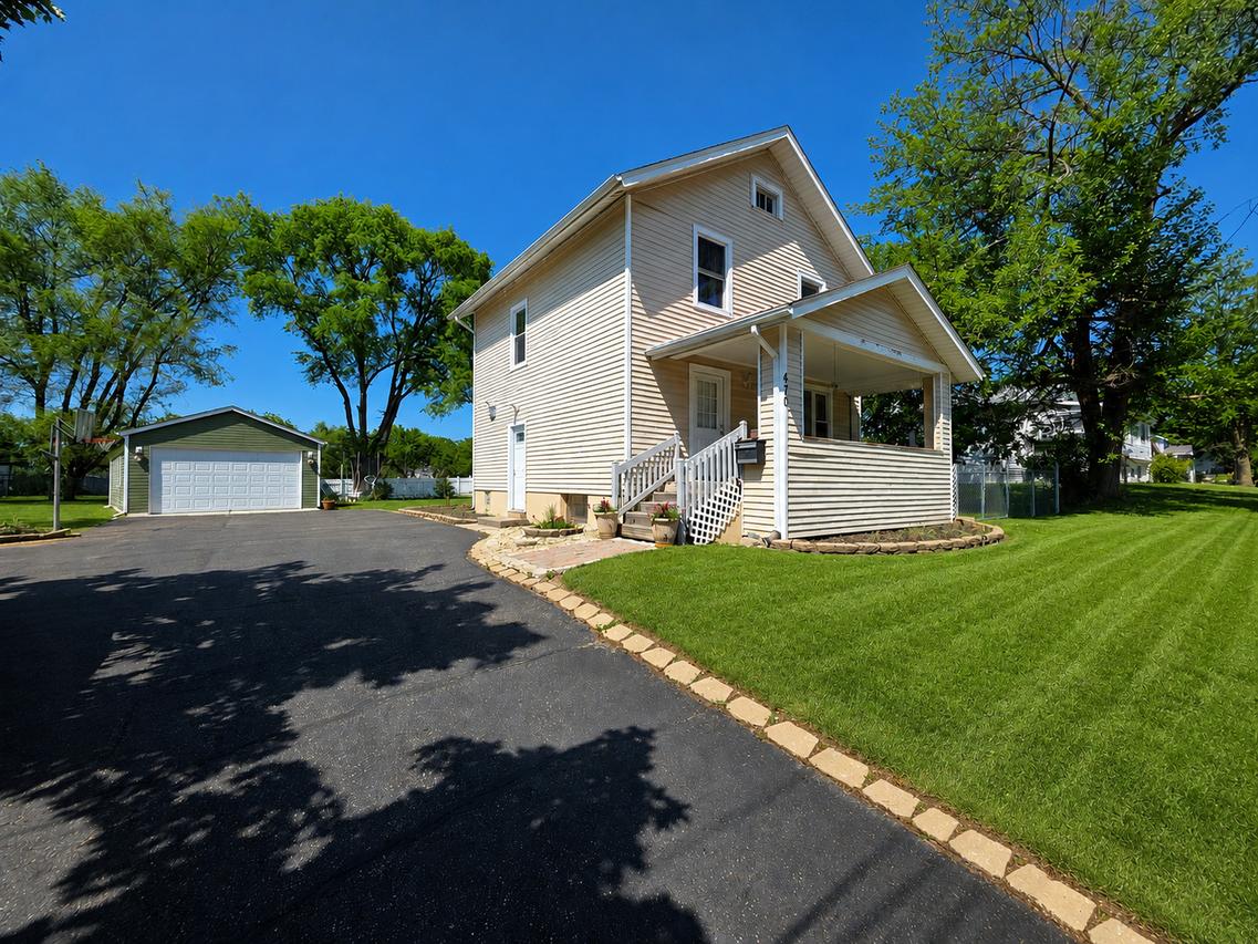 470 Fremont St., Elgin, IL 60120