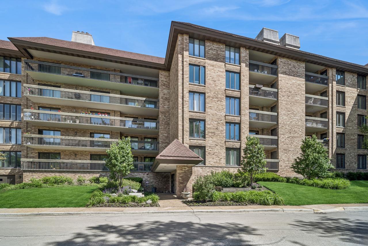 1621 Mission Hills Rd. #404, Northbrook, IL 60062