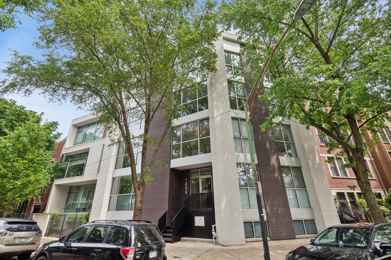 1233 N Paulina St. #2, Chicago, IL 60647