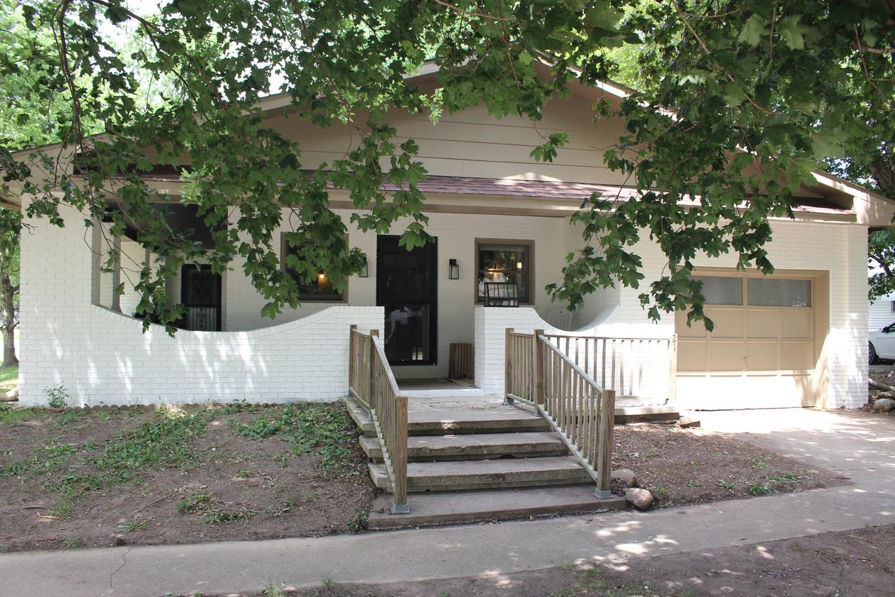 21 Ash St., Weldon, IL 61882