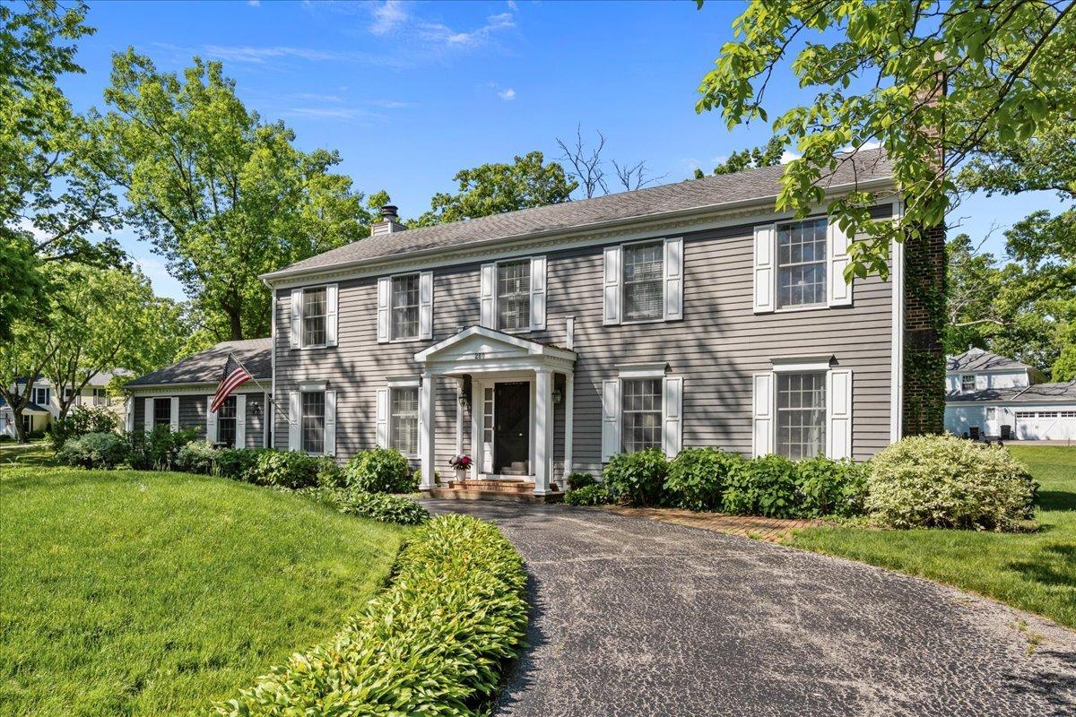 280 Hickory Ct., Lake Bluff, IL 60044