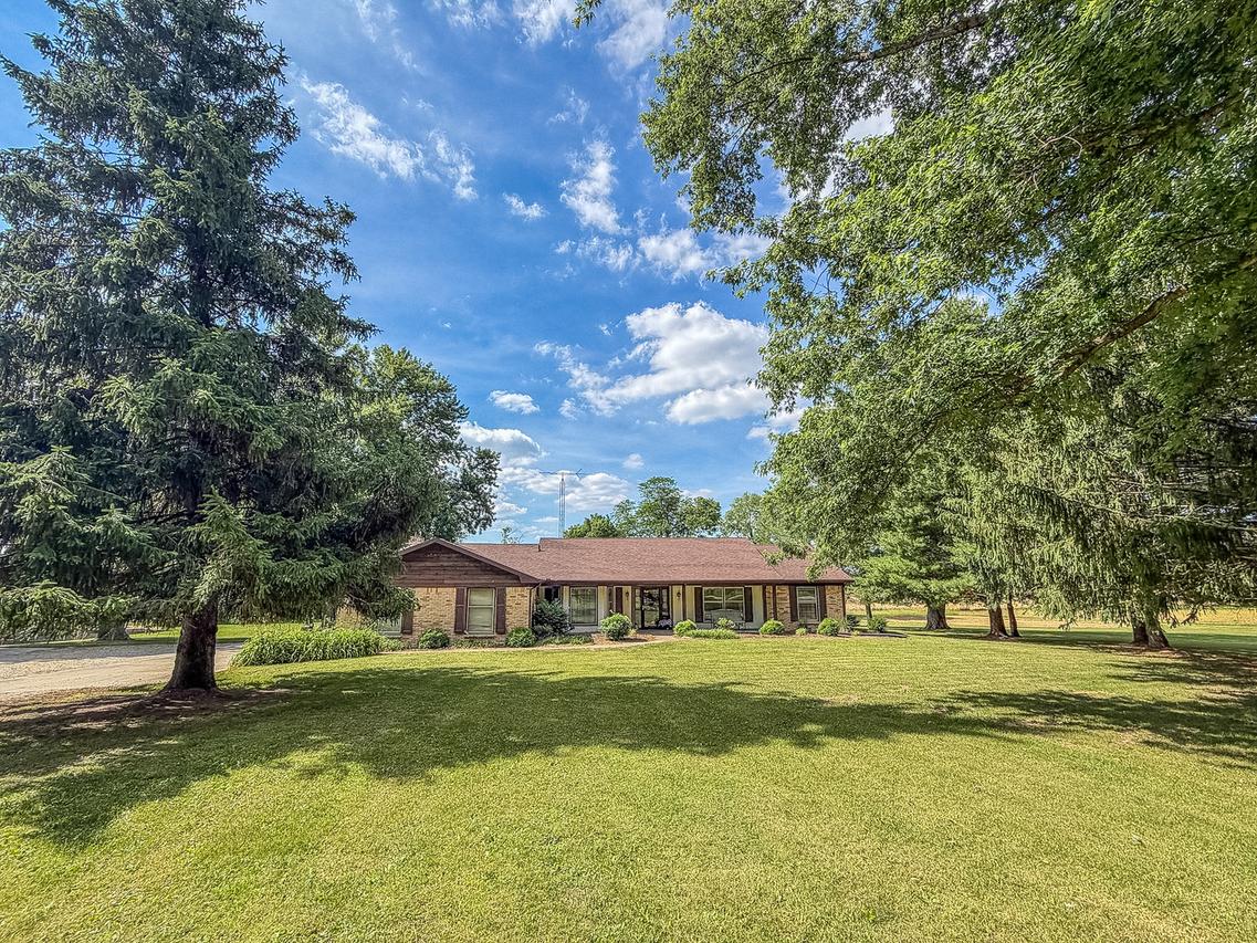 9758 E 1980 North Rd., Oakwood, IL 61858