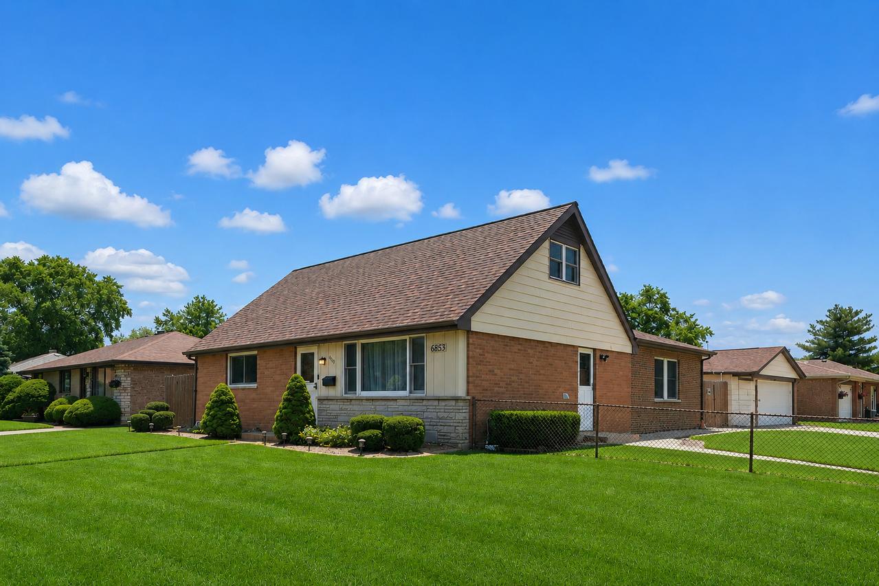6853 Saratoga Dr., Bridgeview, IL 60455