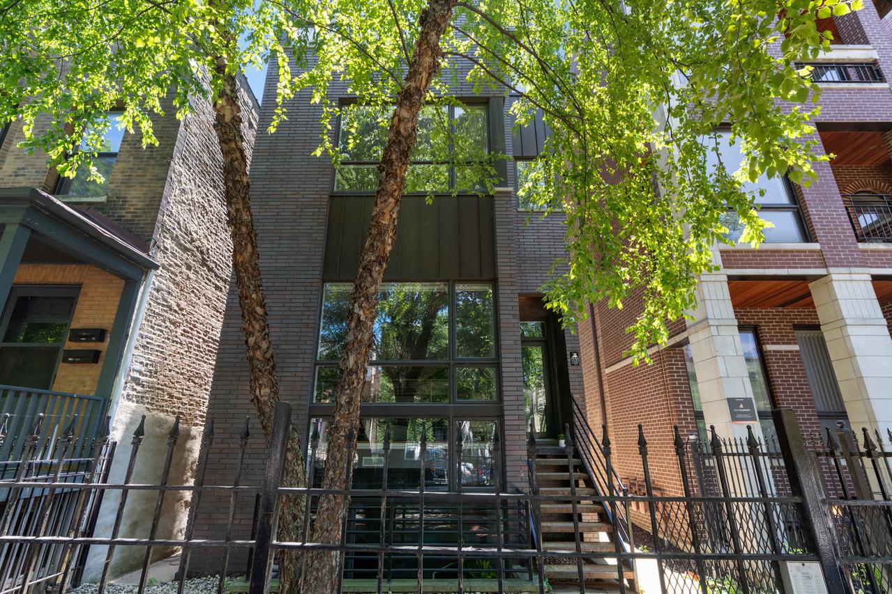 1131 W Addison St. #2, Chicago, IL 60613