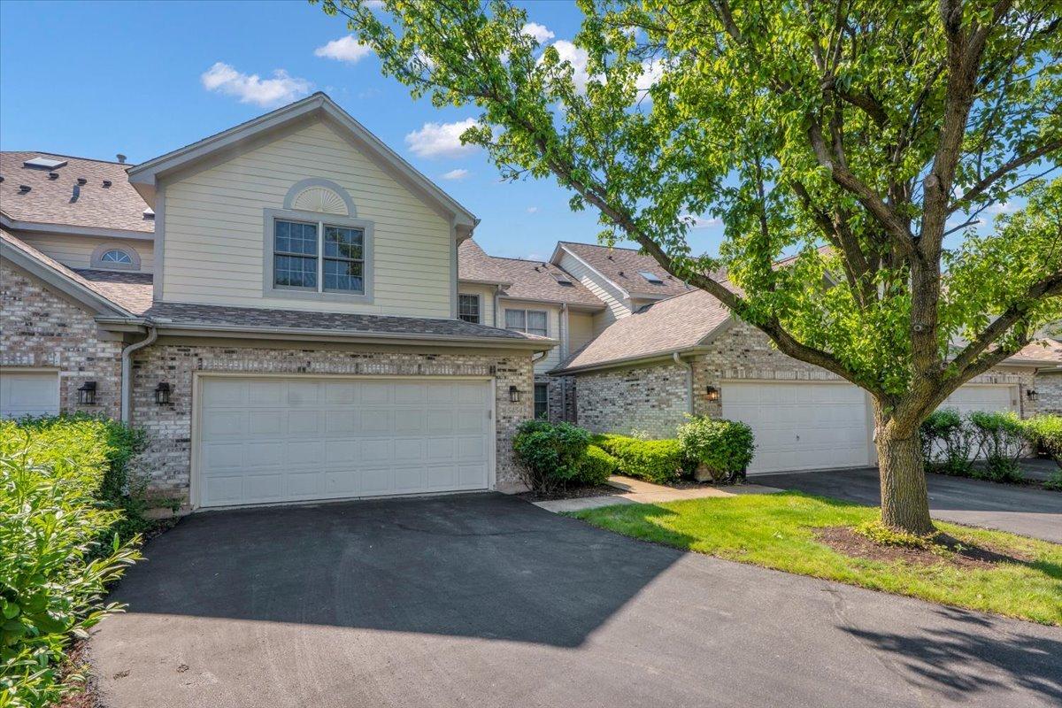 5454 Ashbrook Pl., Downers Grove, IL 60515