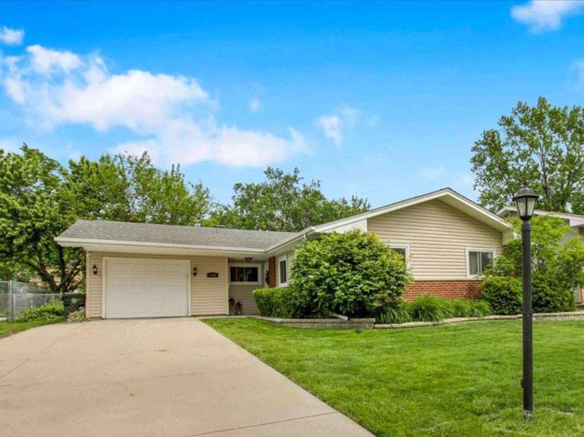 1755 Monticello Rd., Hoffman Estates, IL 60169