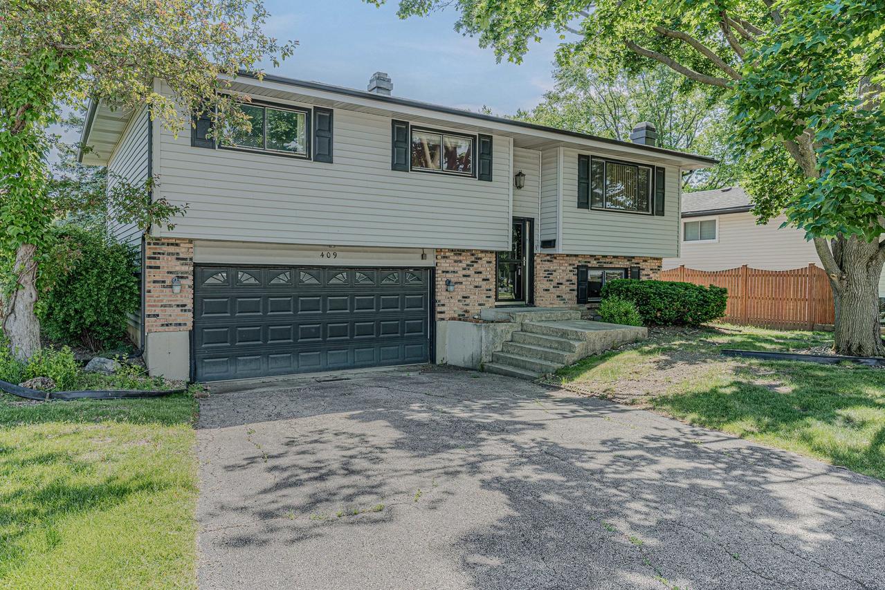 409 Marion St., Roselle, IL 60172