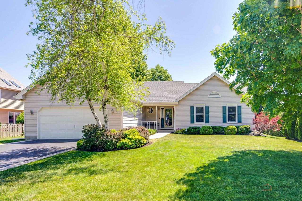 317 Wooded Knoll Dr., Cary, IL 60013