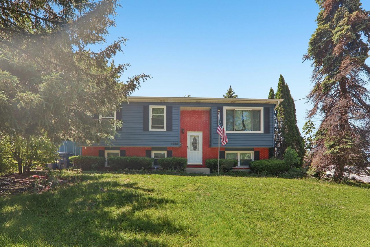 1938 N Jackson St., Waukegan, IL 60087