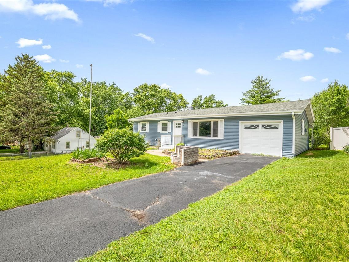 198 Winona Dr., Machesney Park, IL 61115