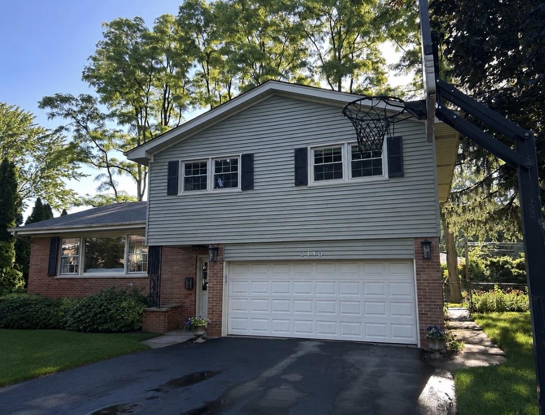 2110 E Fremont Ct., Arlington Heights, IL 60004