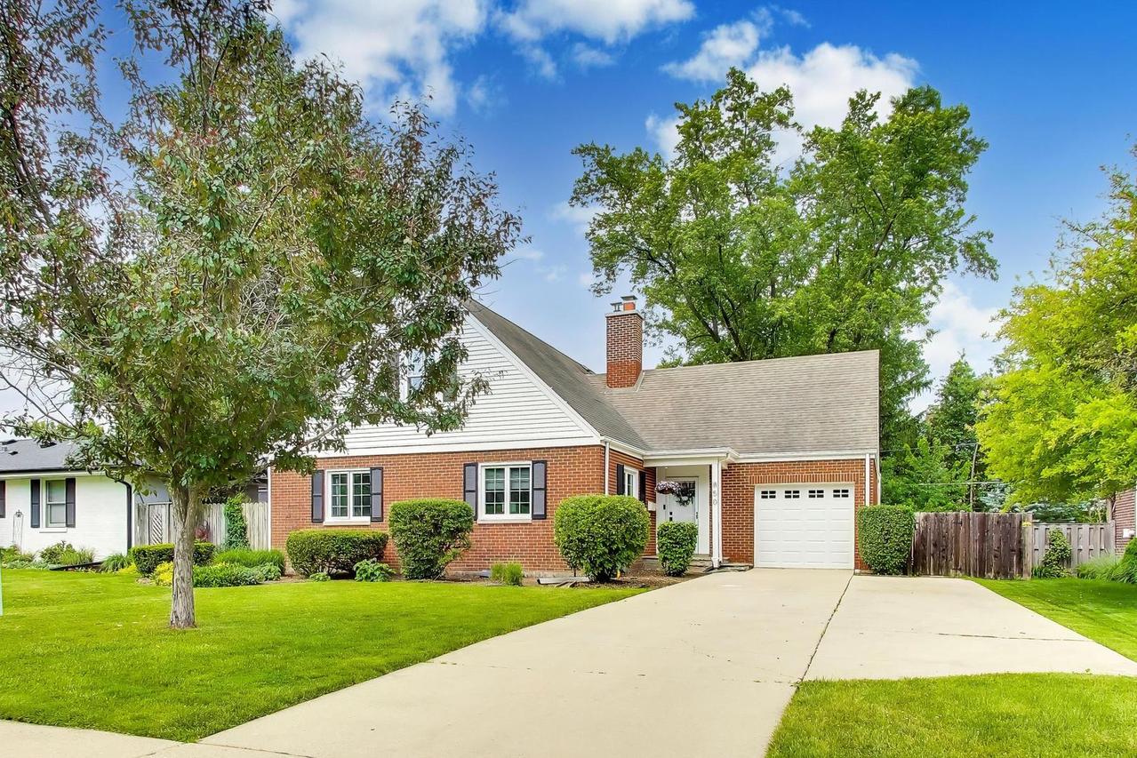 850 Kenton Rd., Deerfield, IL 60015